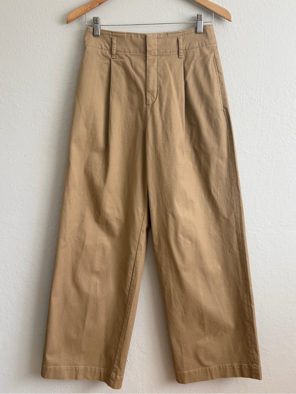 UNIQLO High Rise Pleated Wide Leg Chino Pants Khaki Tan Beige Size 4